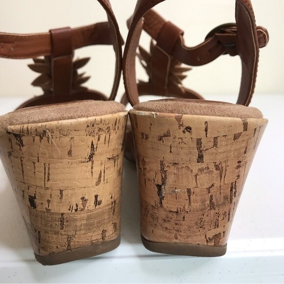 Yuu Roonie Tan Cork Wedge T Strap Flower Detail Open Toe Sandal Women Size 9 - Picture 9 of 13